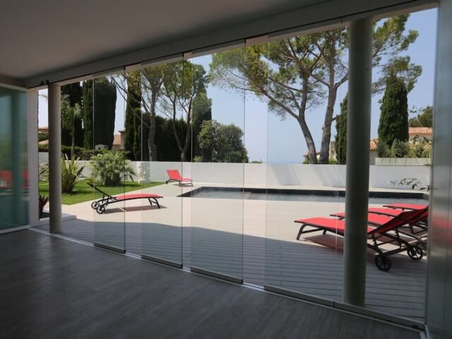 https://aluminiospamax.com/wp-content/uploads/2023/10/cerramientos-sin-perfiles-6-1-640x480.jpg