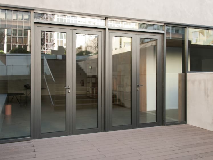 https://aluminiospamax.com/wp-content/uploads/2023/11/stilo-puerta.jpeg